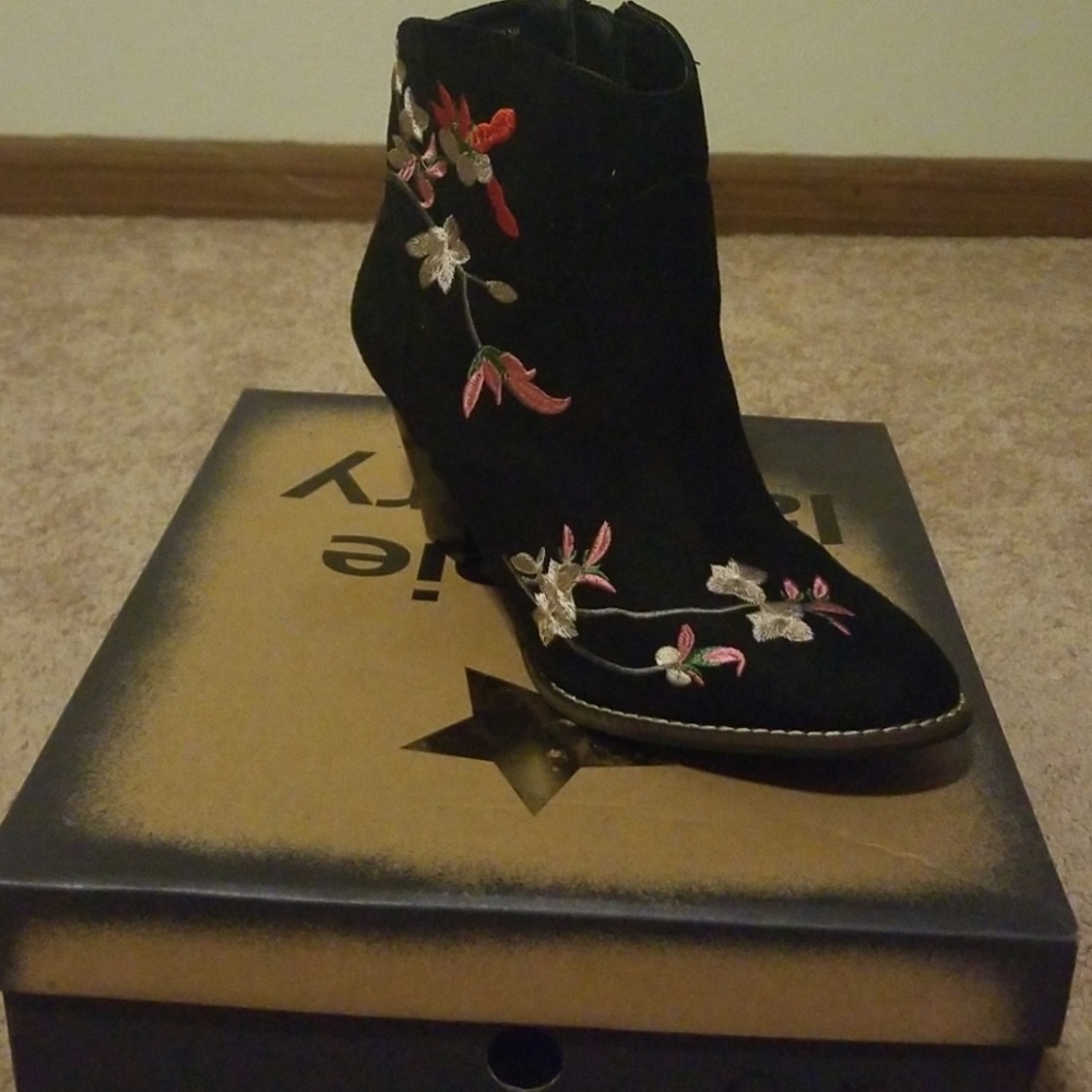 Ankle boots